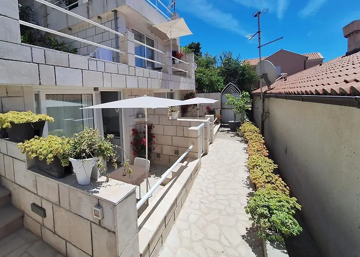 Alto Rooms And Apartments